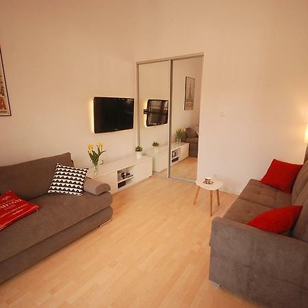Nowy Apartament Wilcza Warschau Exterior foto